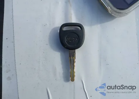 2000 Chevrolet Silverado 1500 z USA, uszkodzony, nr VIN 1GCEC19V6YZ145049